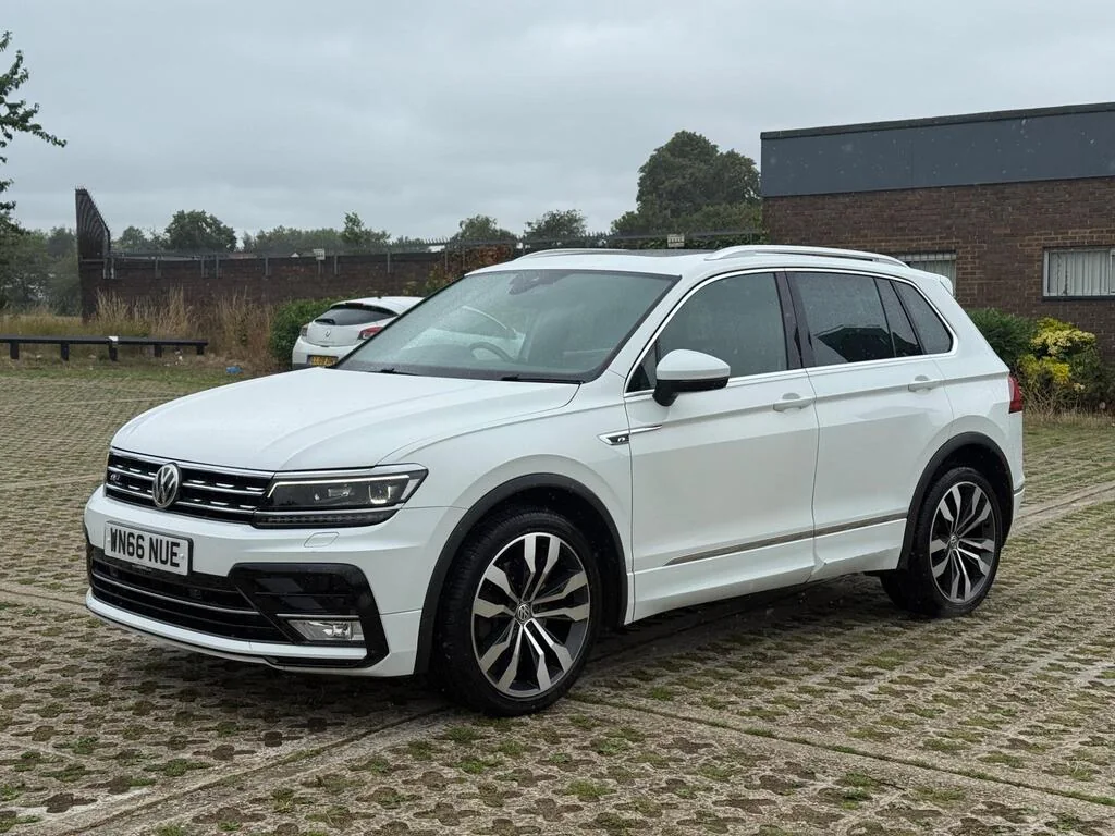 2016 Volkswagen Tiguan R-Line photo 1