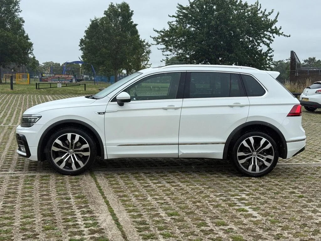 2016 Volkswagen Tiguan R-Line photo 2