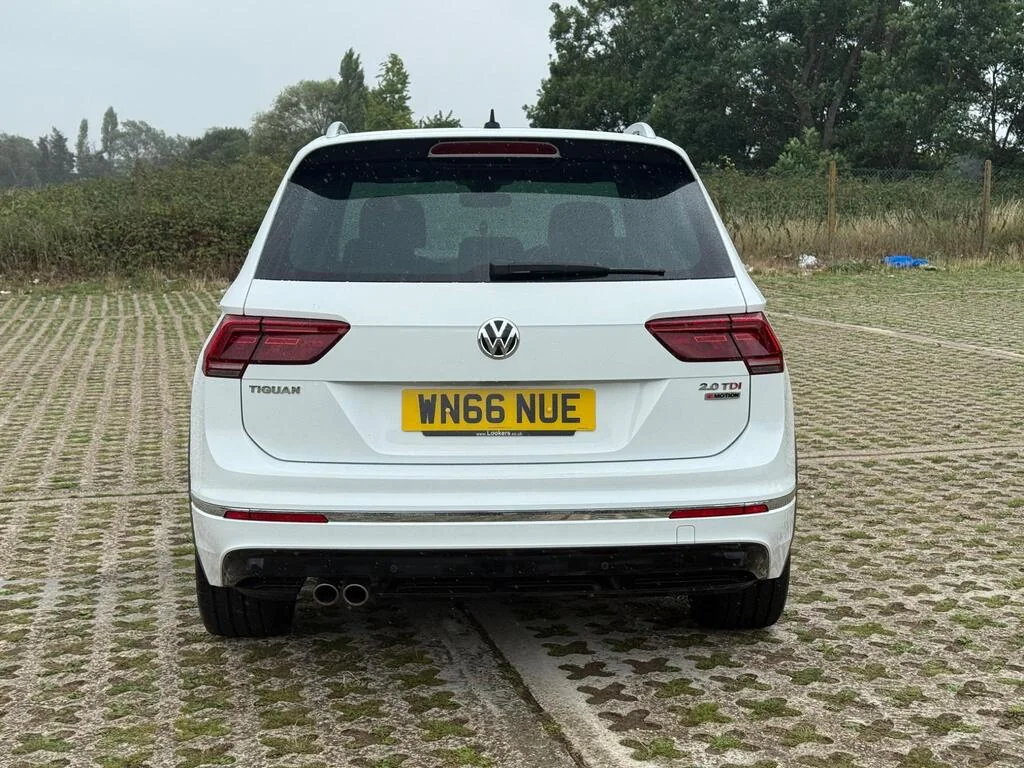 2016 Volkswagen Tiguan R-Line photo 4