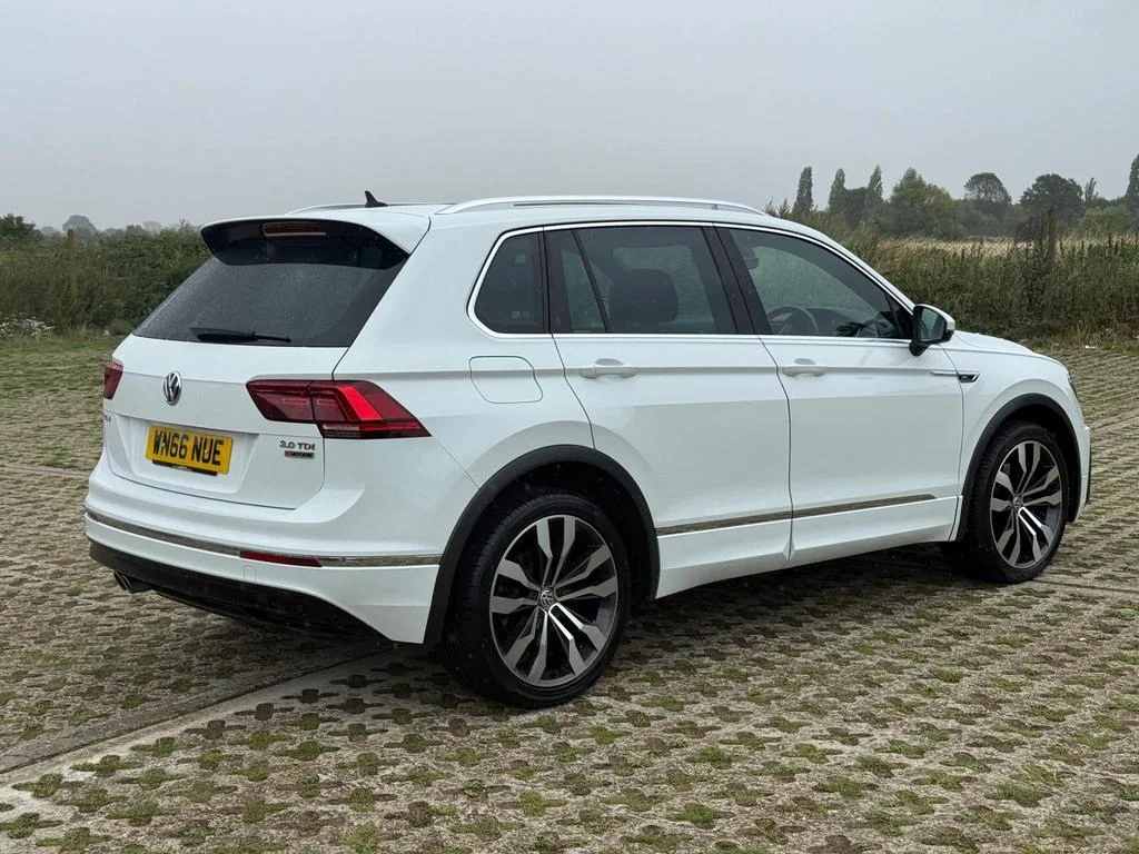 2016 Volkswagen Tiguan R-Line photo 5