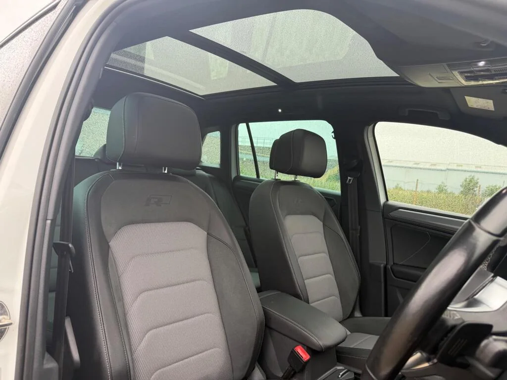 2016 Volkswagen Tiguan R-Line photo 9