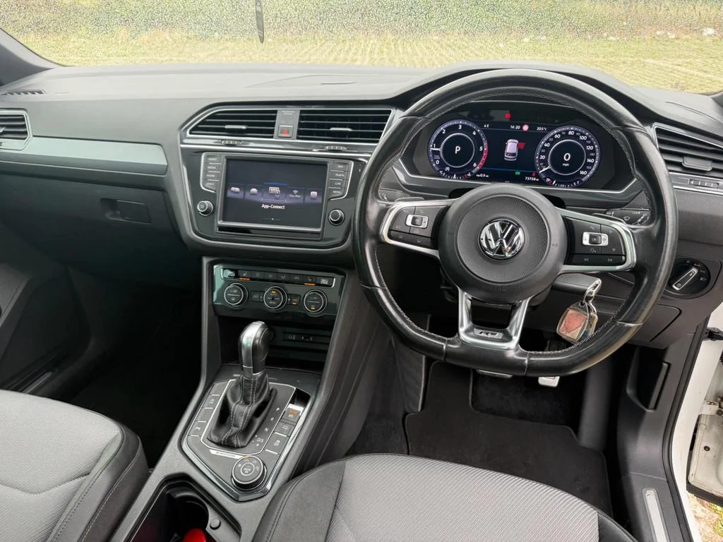 2016 Volkswagen Tiguan R-Line photo 12